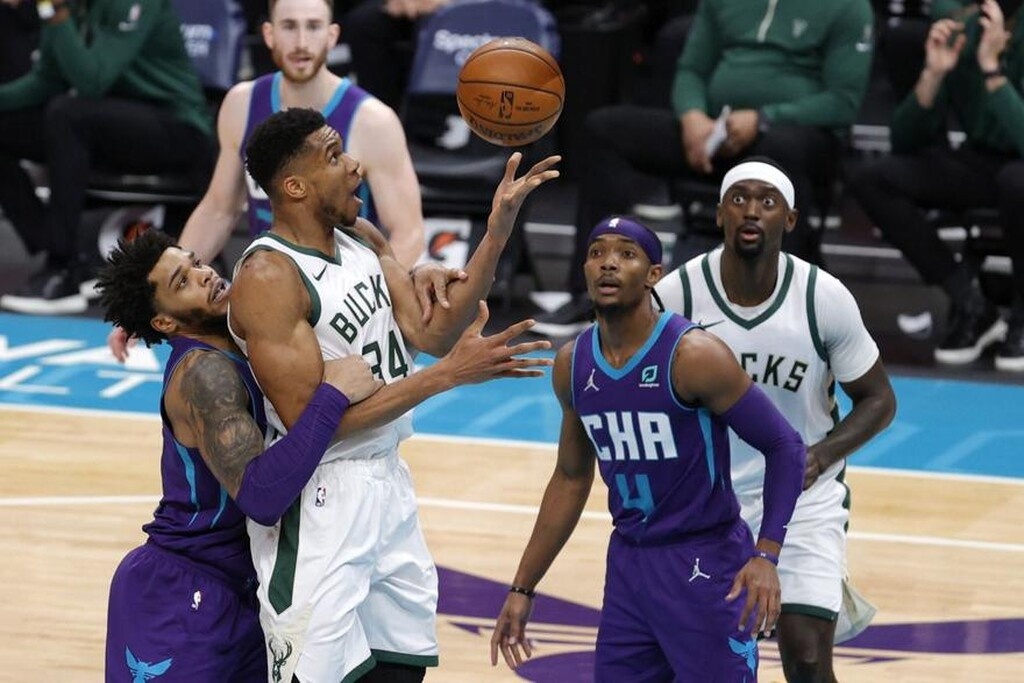 NBA: Τα καλύτερα του Γιάννη Αντετοκούνμπο με τους Χόρνετς (video+photos)