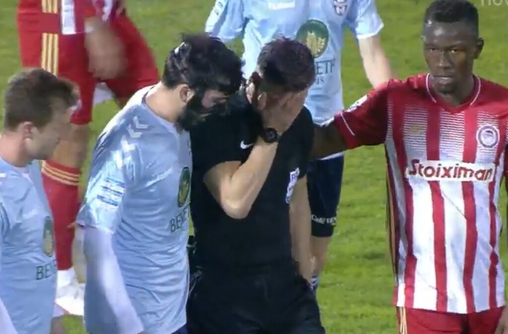 Απόλλων Σμύρνης-Ολυμπιακός: Νοκ άουτ ο Σιδηρόπουλος - Το βολέ στο πρόσωπο και η ζαλάδα