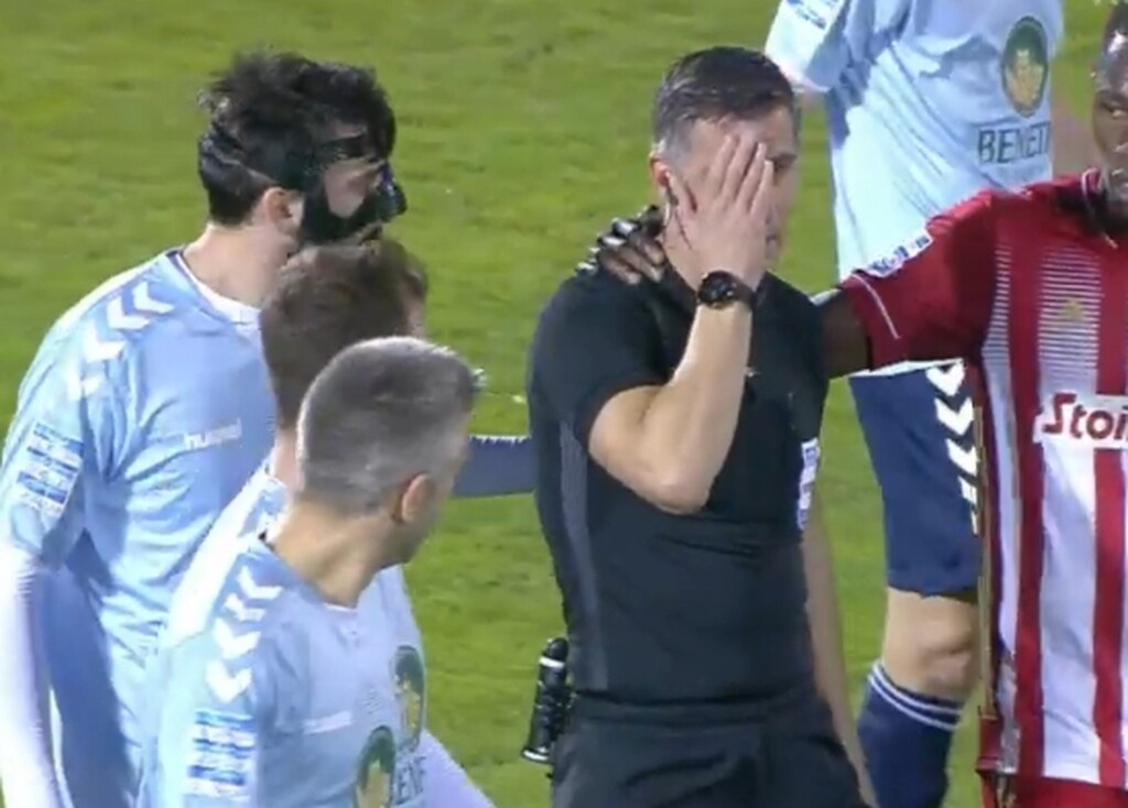 Απόλλων Σμύρνης-Ολυμπιακός: Νοκ άουτ ο Σιδηρόπουλος - Το βολέ στο πρόσωπο και η ζαλάδα