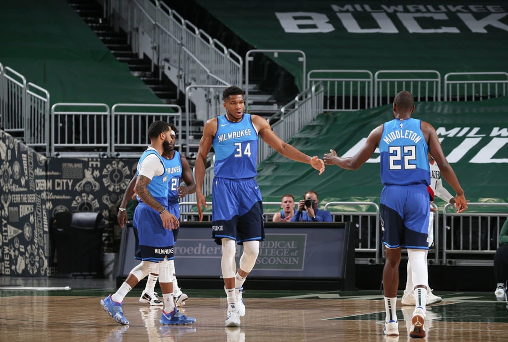 NBA: Επιστροφή στις νίκες για Μπακς (video+photos)