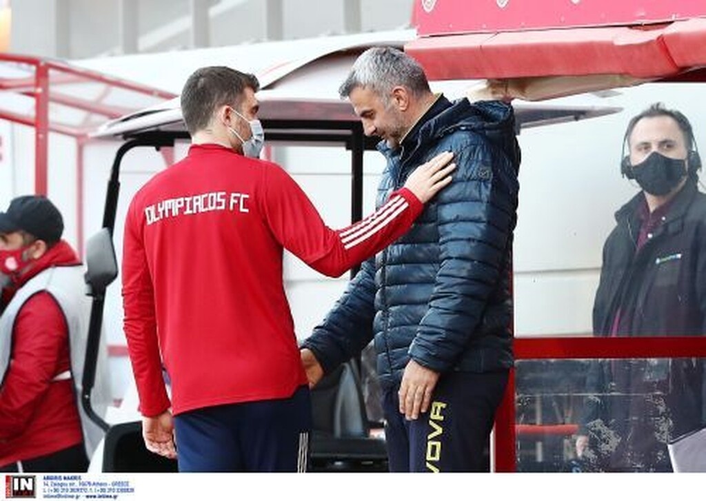 Ολυμπιακός-Παναιτωλικός: Συνάντηση «γιγάντων» - Η αγκαλιά του δάσκαλου στον μαθητή (photos)