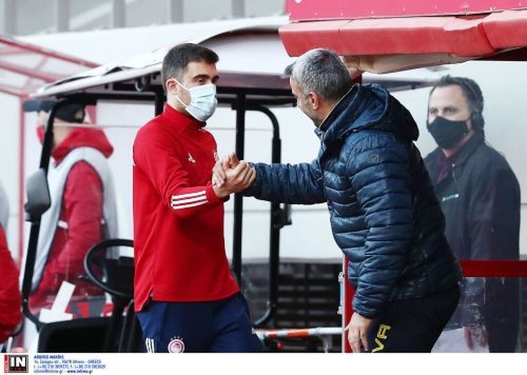 Ολυμπιακός-Παναιτωλικός: Συνάντηση «γιγάντων» - Η αγκαλιά του δάσκαλου στον μαθητή (photos)