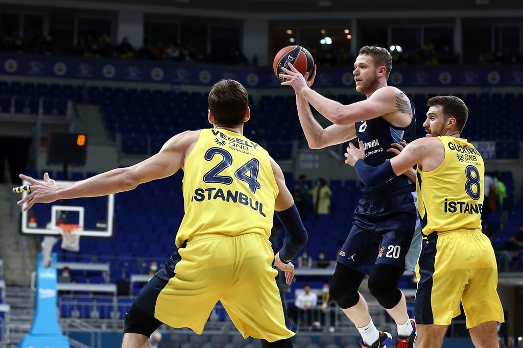Φενέρμπαχτσε-Ζενίτ 92-84: Ασταμάτητη με Ντε Κολό