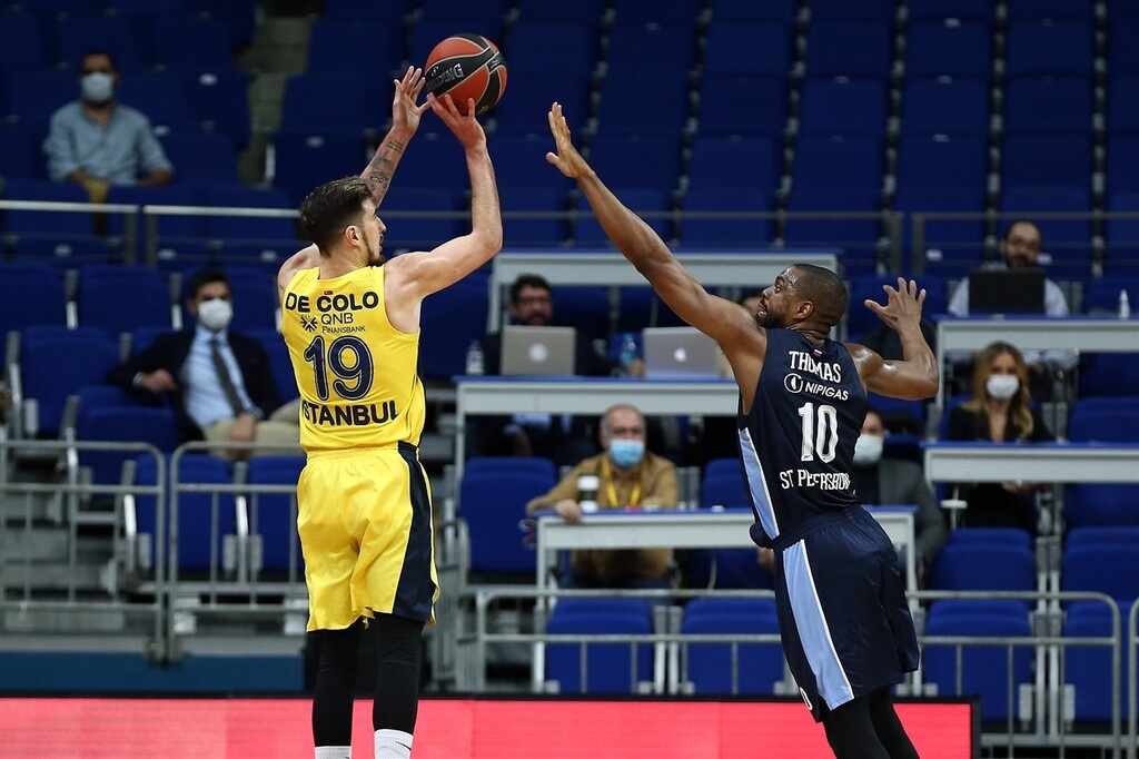 Φενέρμπαχτσε-Ζενίτ 92-84: Ασταμάτητη με Ντε Κολό