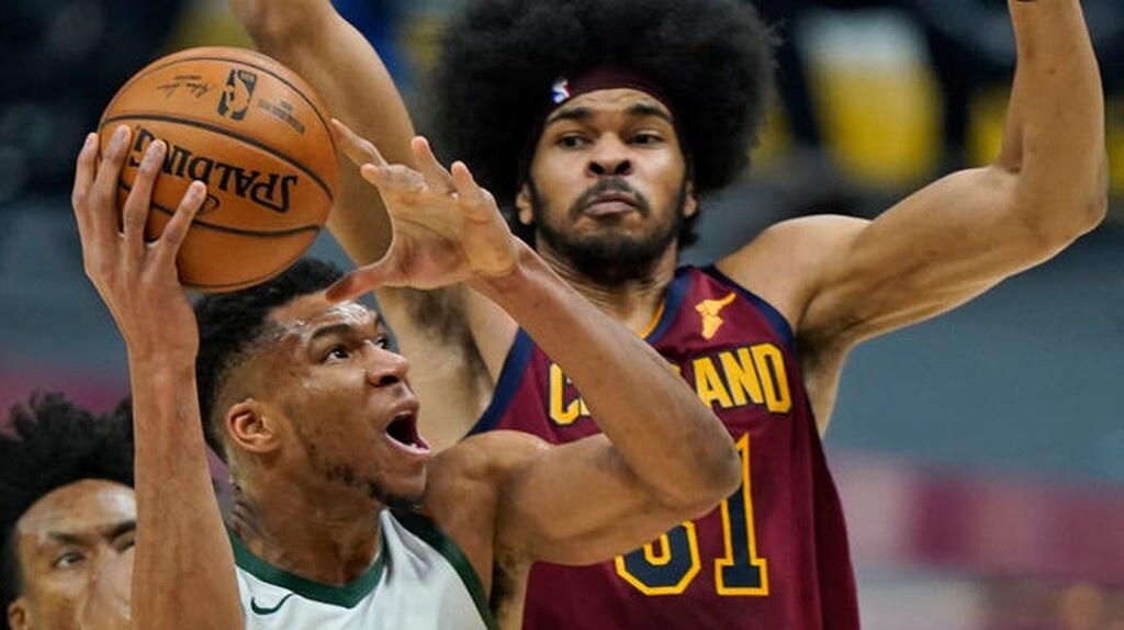 NBA: Μια ομάδα μόνος ο Αντετοκούνμπο - Μαγική εμφάνιση (video+photos)