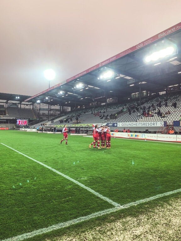 Bundesliga: Νίκες για τους διώκτες της Μπάγερν, γκέλα η Ντόρτμουντ (videos+photos)
