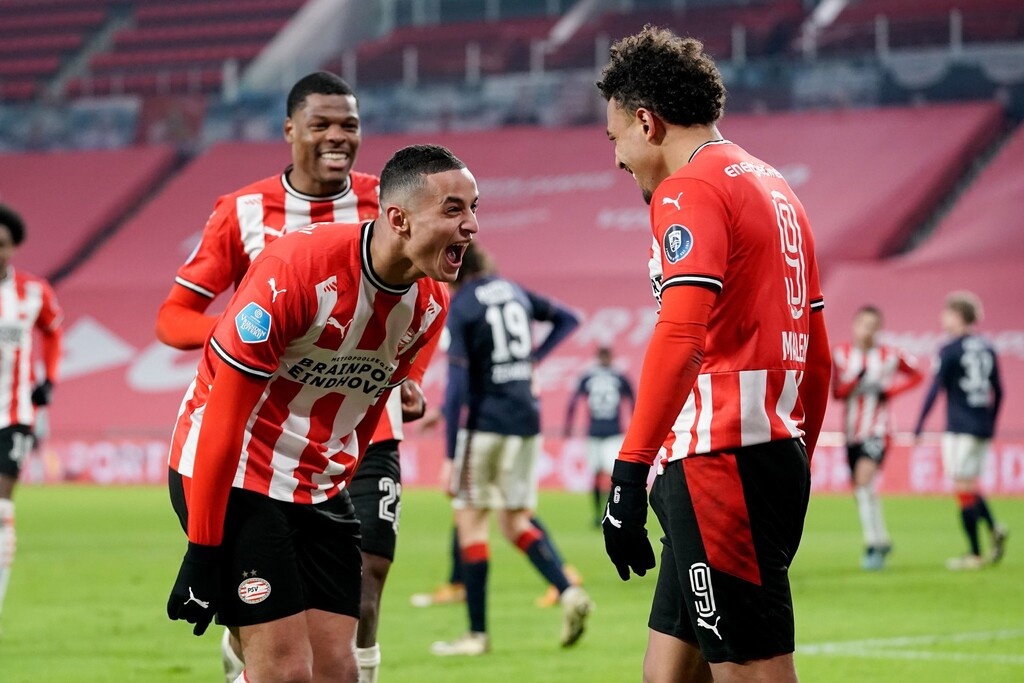 Eredivisie: Περίπατο η Αϊντχόφεν κόντρα στη Τβέντε (video+photos)