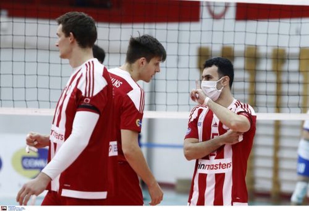 Volley League: Έγραψε ιστορία και αγωνίστηκε με… μάσκα παίκτης του Ολυμπιακού (video+photos)