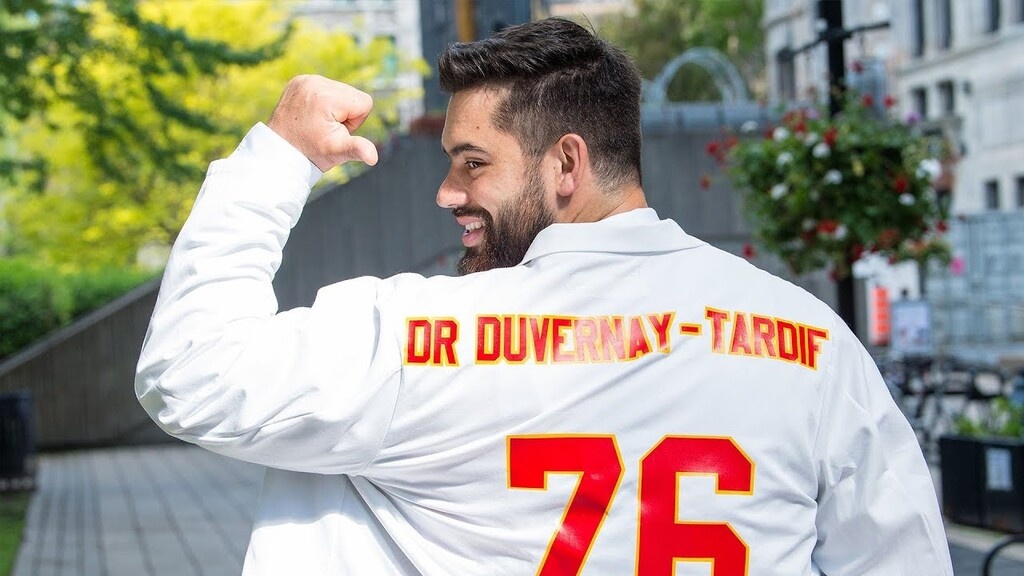 Ο παίκτης που άφησε το Super Bowl για να βοηθήσει με τον κορονοϊό (video+photos)