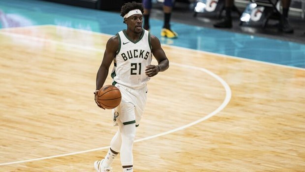 NBA: Ερωτηματικά για Χόλιντεϊ σε Μπακς