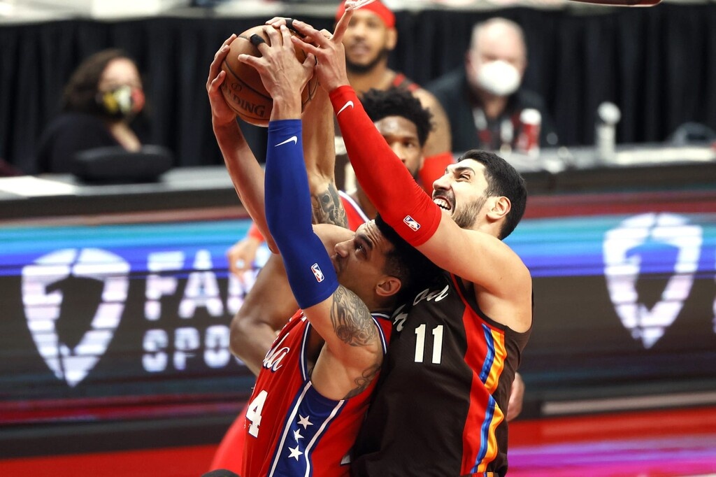 NBA: Μάτωσε... από συμπαίκτη ο Καντέρ (photos+video)