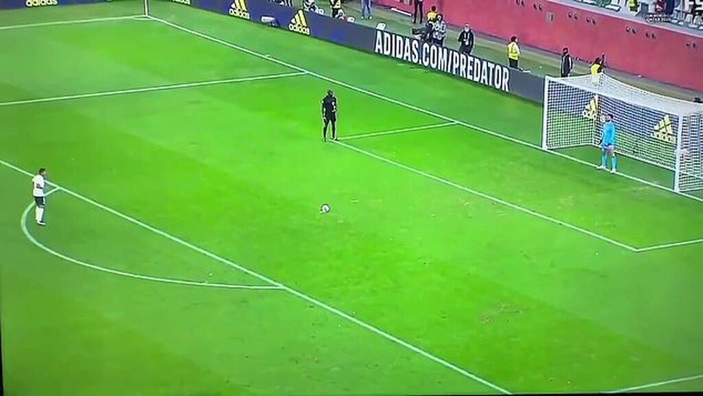 Το πιο αστείο πέναλτι της σεζόν - Γλέντι στο Twitter για την εκτέλεση του Ρόνι (video)