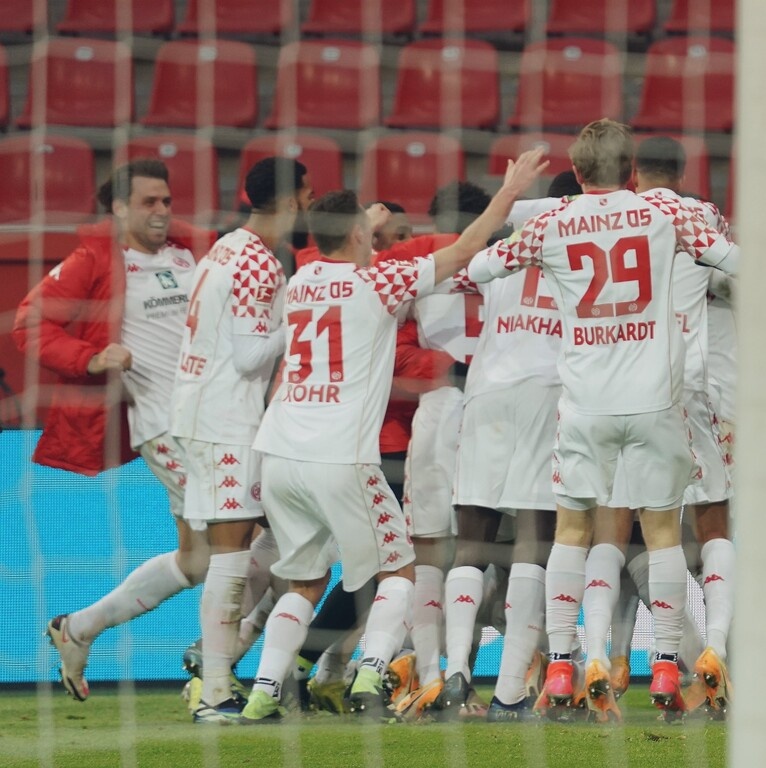 Bundesliga: Ζορίζει το Champions League για Nτόρτμουντ, Λεβερκούζεν! (videos+photos)