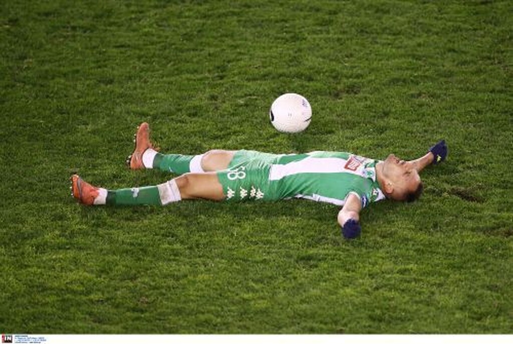 Παναθηναϊκός-Ολυμπιακός: Γλέντι στα αποδυτήρια με πρωταγωνιστές Χατζηγιοβάνη-Μπουζούκη (photos)