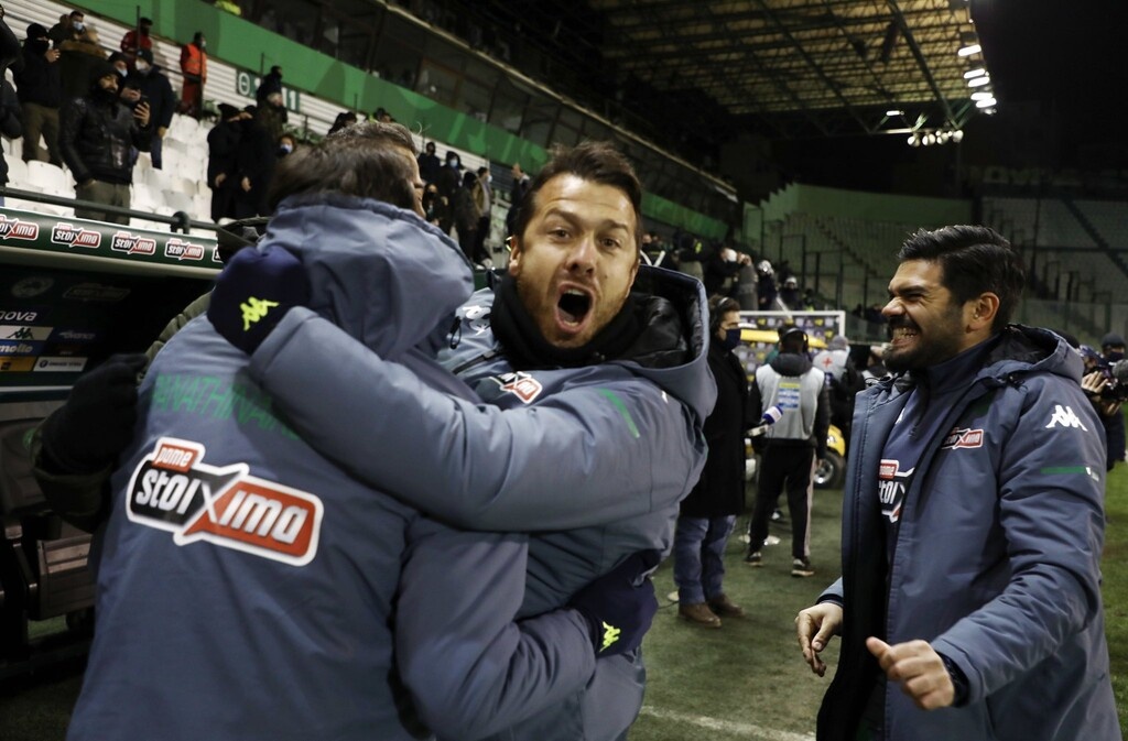 Παναθηναϊκός-Ολυμπιακός: Γλέντι στα αποδυτήρια με πρωταγωνιστές Χατζηγιοβάνη-Μπουζούκη (photos)