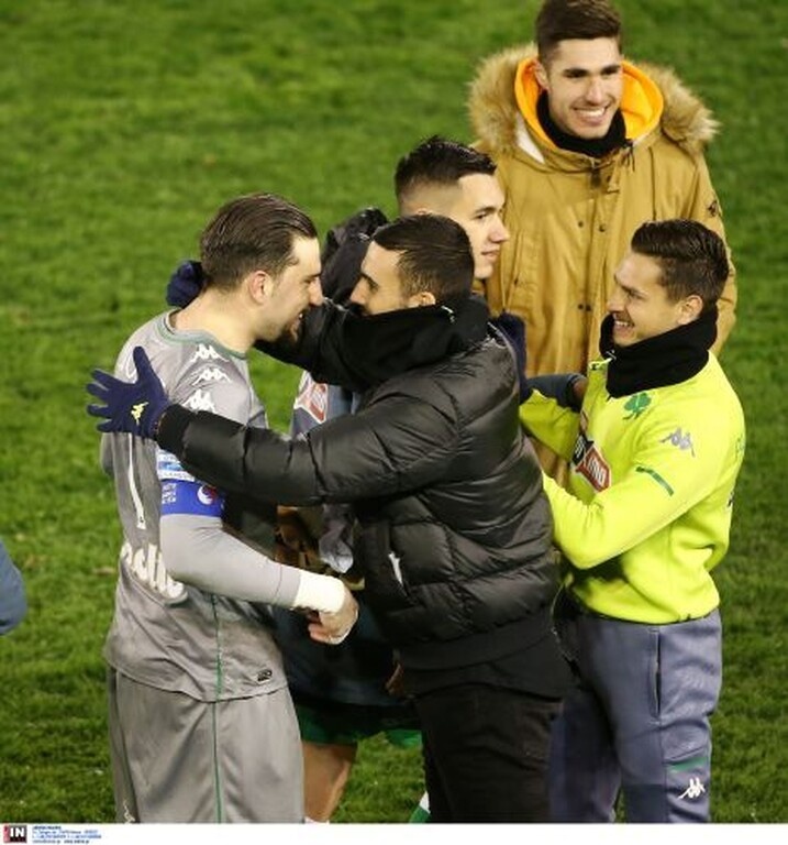 Παναθηναϊκός-Ολυμπιακός: Γλέντι στα αποδυτήρια με πρωταγωνιστές Χατζηγιοβάνη-Μπουζούκη (photos)