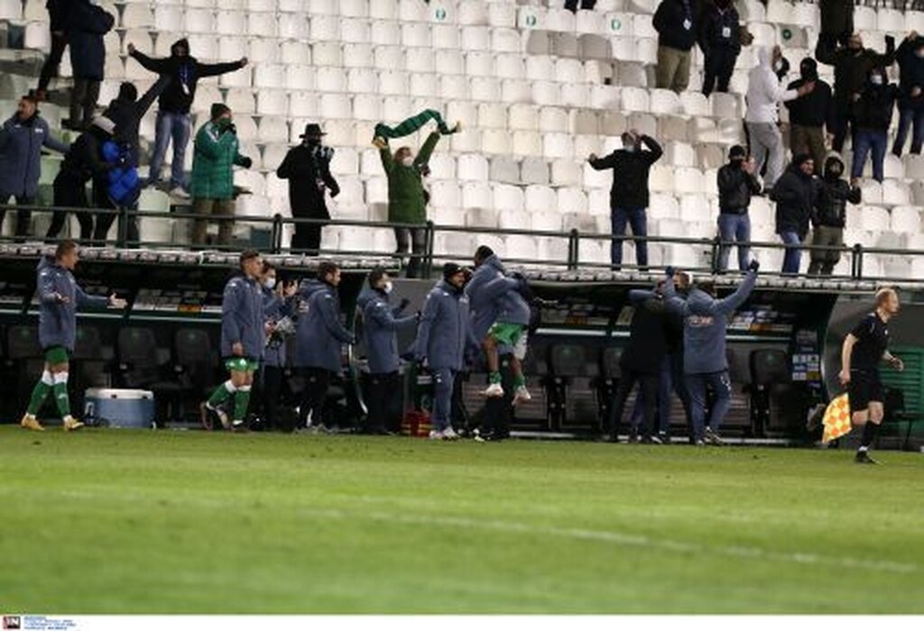 Παναθηναϊκός-Ολυμπιακός: Γλέντι στα αποδυτήρια με πρωταγωνιστές Χατζηγιοβάνη-Μπουζούκη (photos)