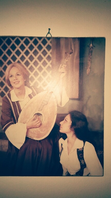 Τέτη Σχοινάκη: Πού είναι και τι κάνει σήμερα η σεξοβόμβα των 70s-80s;