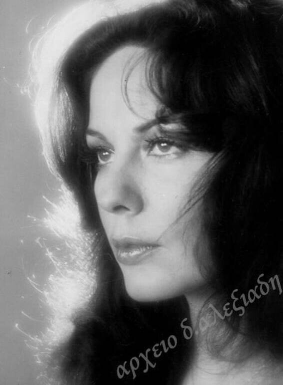 Τέτη Σχοινάκη: Πού είναι και τι κάνει σήμερα η σεξοβόμβα των 70s-80s;