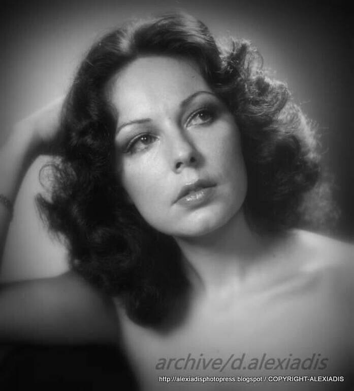 Τέτη Σχοινάκη: Πού είναι και τι κάνει σήμερα η σεξοβόμβα των 70s-80s;