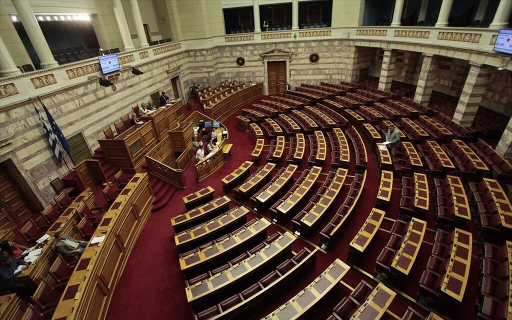 Ανοίγει η «κερκόπορτα» - Εξ αποστάσεως οι αρχαιρεσίες των Ομοσπονδιών (photos)