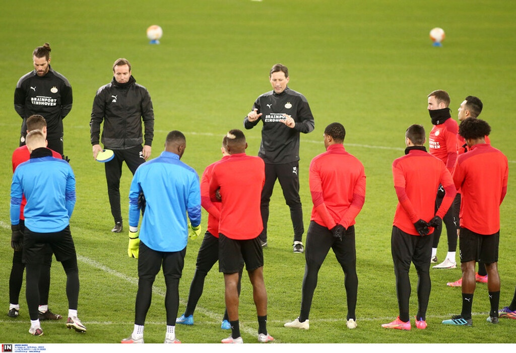 Ολυμπιακός-Αϊντχόφεν: Ο εκνευρισμός του Σμιντ και η αναφορά στους Πειραιώτες (photos)