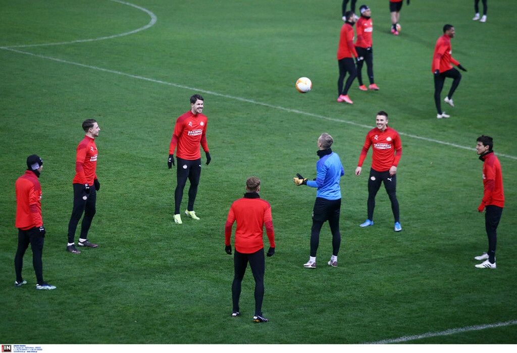 Ολυμπιακός-Αϊντχόφεν: Ο εκνευρισμός του Σμιντ και η αναφορά στους Πειραιώτες (photos)