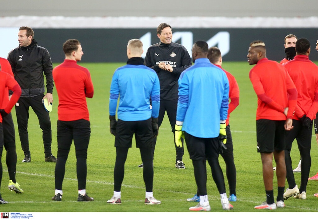 Ολυμπιακός-Αϊντχόφεν: Ο εκνευρισμός του Σμιντ και η αναφορά στους Πειραιώτες (photos)