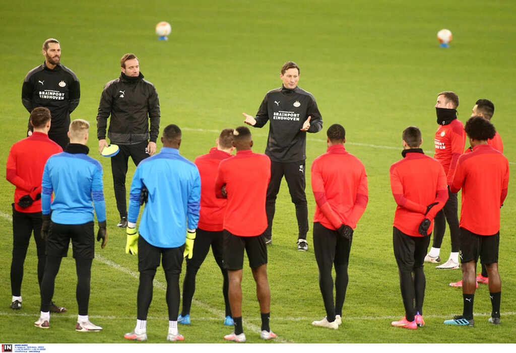 Ολυμπιακός-Αϊντχόφεν: Ο εκνευρισμός του Σμιντ και η αναφορά στους Πειραιώτες (photos)