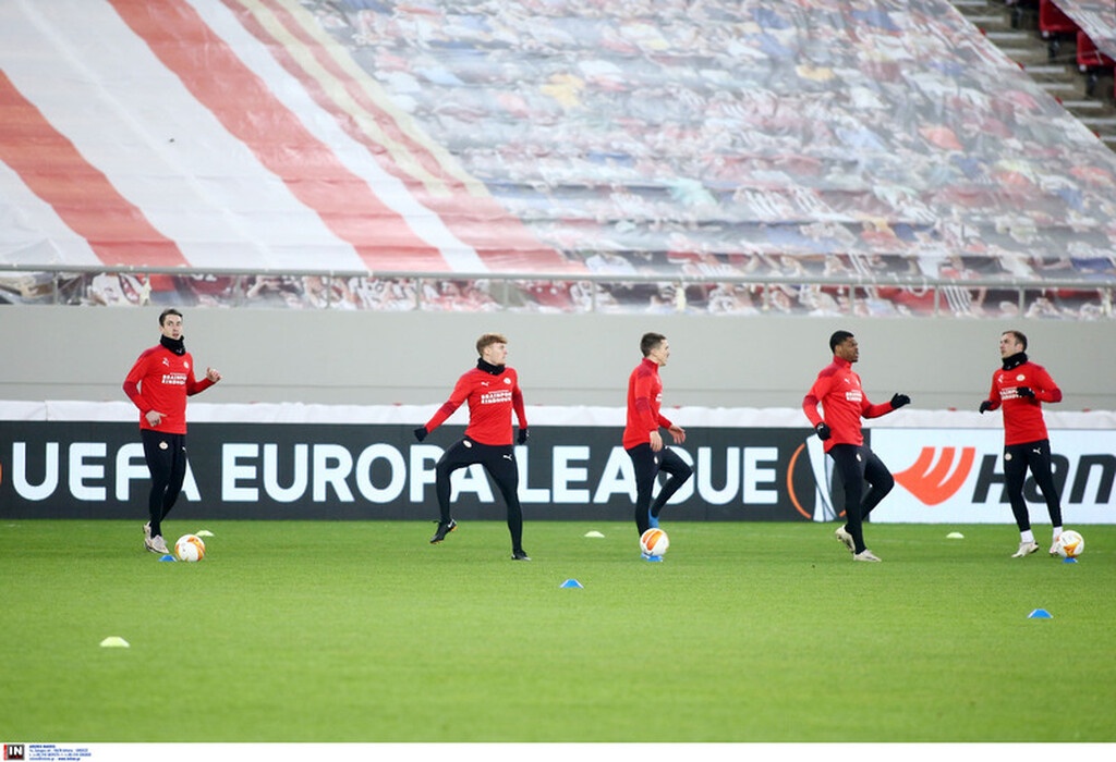 Ολυμπιακός-Αϊντχόφεν: Ο εκνευρισμός του Σμιντ και η αναφορά στους Πειραιώτες (photos)