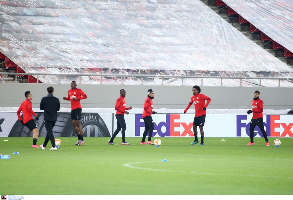 Ολυμπιακός-Αϊντχόφεν: Ο εκνευρισμός του Σμιντ και η αναφορά στους Πειραιώτες (photos)