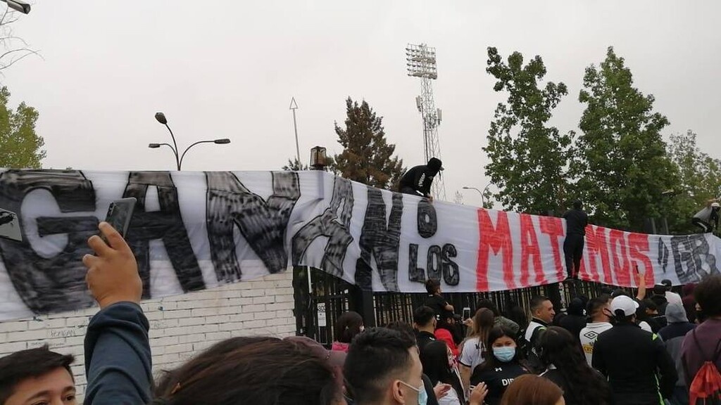 Σοκαριστικές στιγμές στη Χιλή: «Κερδίζουν ή τους σκοτώνουμε» (photos)