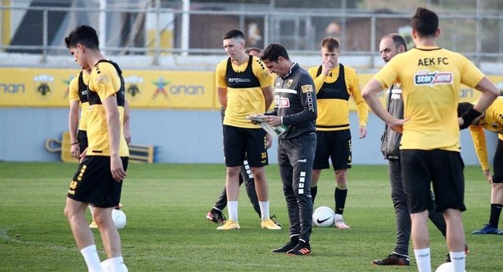 ΑΕΚ: Στα λευκά τα Σπάτα - Επιχείρηση καθαρισμού πριν την προπόνηση (photos)