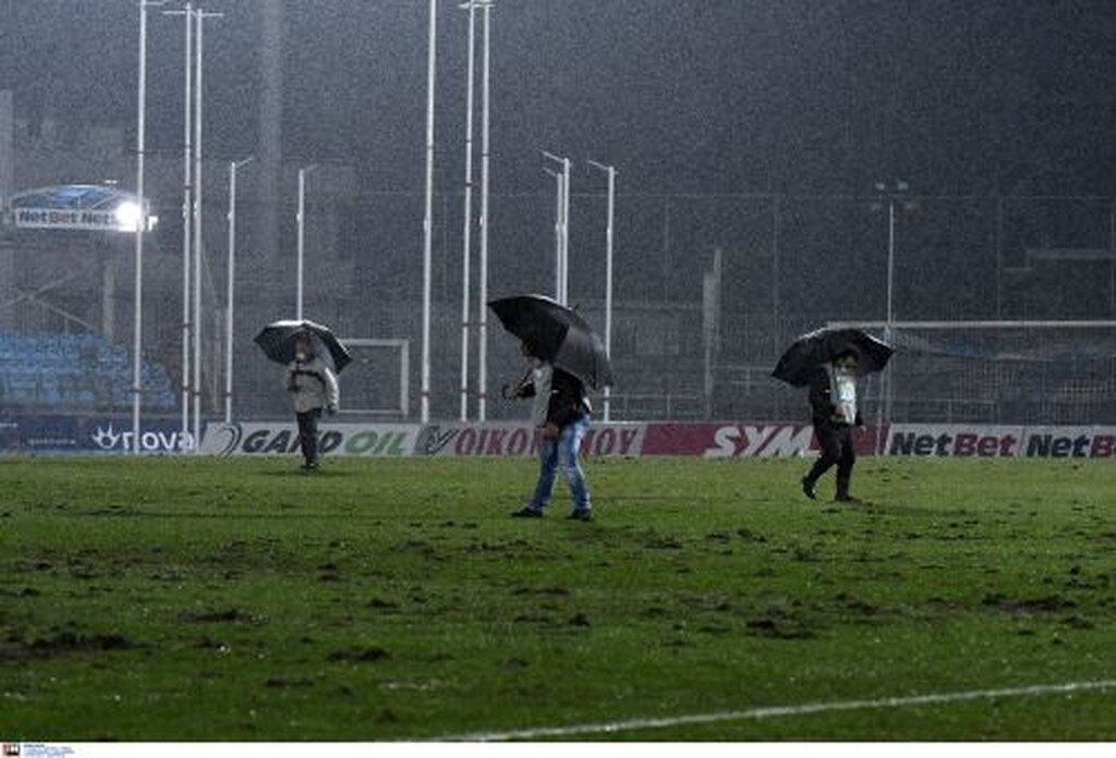 Το λες και θράσος να φωνάζεις με γήπεδο-βούρκο-παγοδρόμιο!