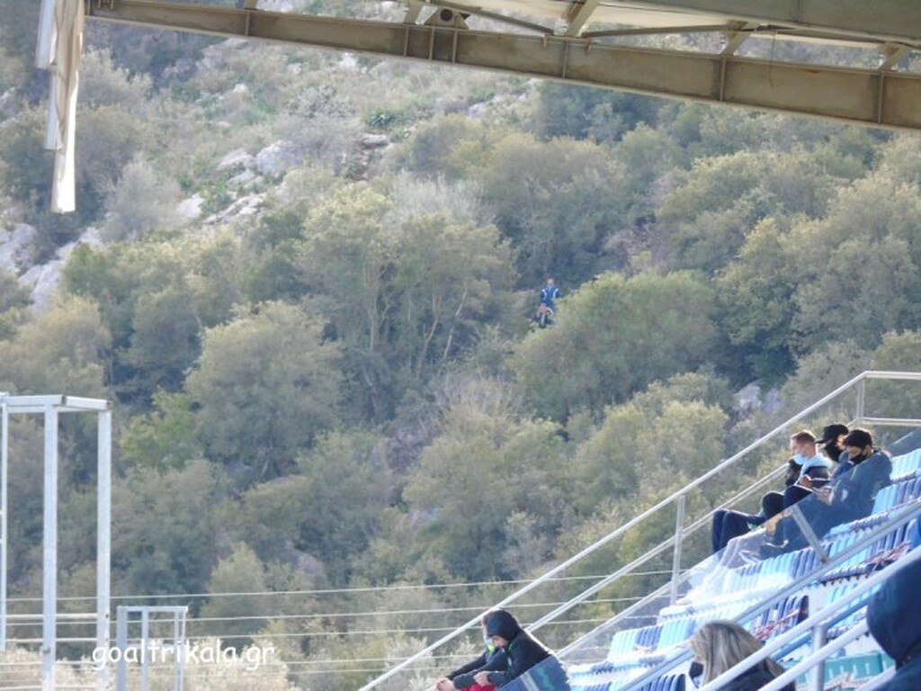 Απίστευτο! Έβλεπαν ματς Super League 2 στο βουνό και άναψαν φωτιά να ζεσταθούν (photos)