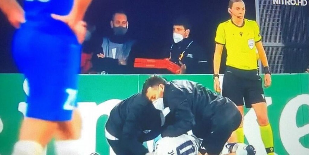 Αγώνας-απόλαυση: Έξι γκολ και... ντελιβεράς με πίτσες σε γήπεδο του Europa League (video)