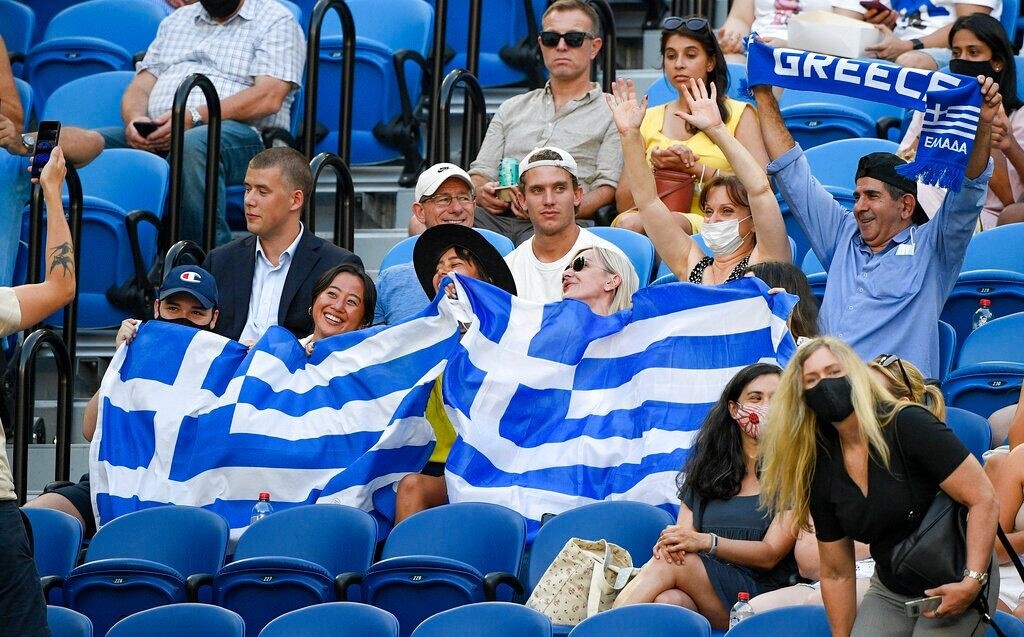 Τσιτσιπάς: Αθάνατη ελληνική εξέδρα στο Australian Open με συνθήματα και... παρατηρήσεις (photos)