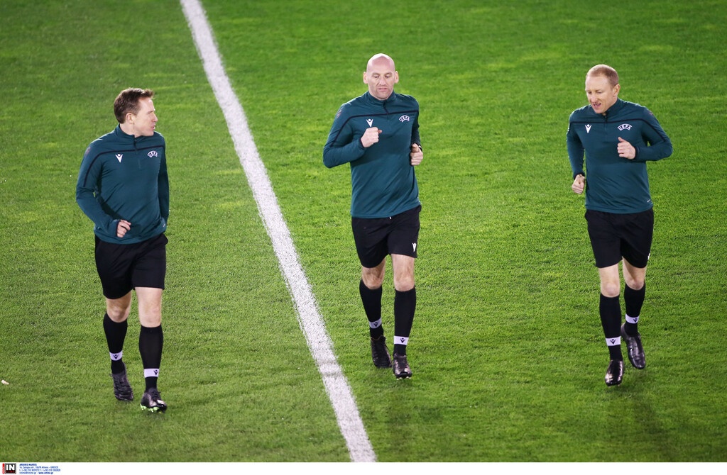 Θετικός στον κορονοϊό βοηθός του ντέρμπι, σε καραντίνα ο διαιτητής! (Photos)