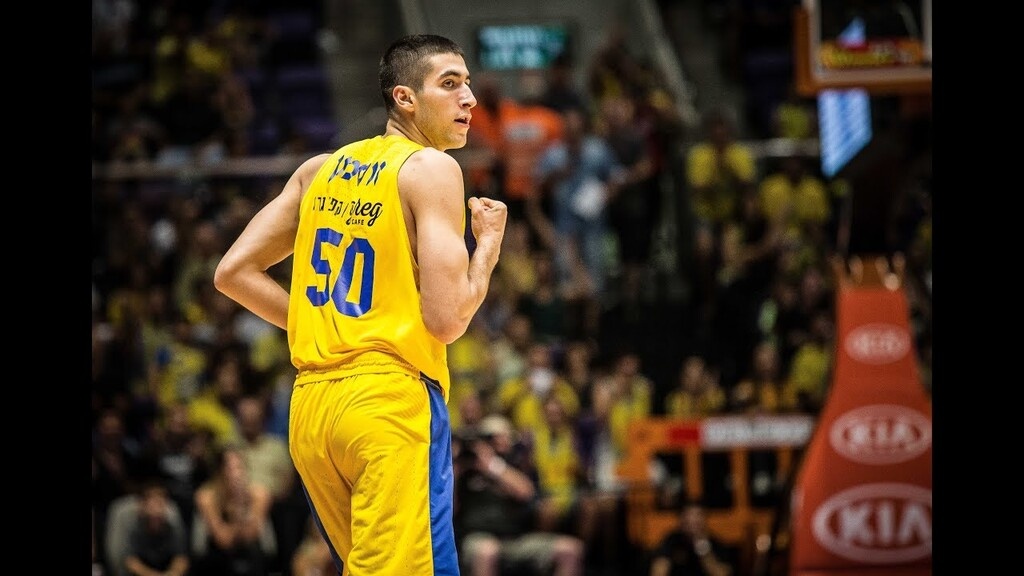 Μακάμπι Τελ Αβίβ: Πλήγμα με Ζούσμαν