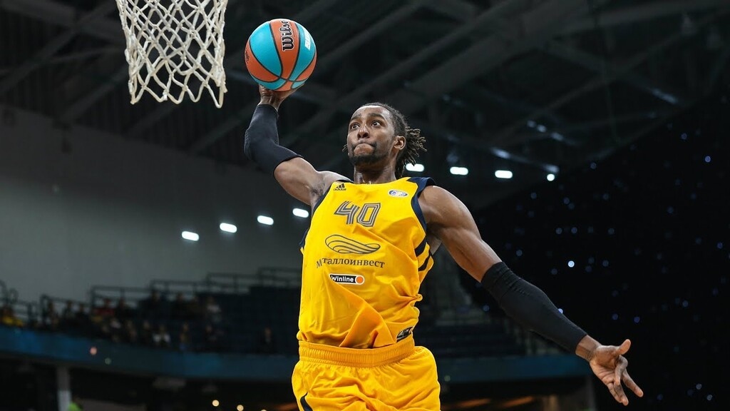 Αρμάνι Μιλάνο: Ανακοίνωσε Έβανς (video)