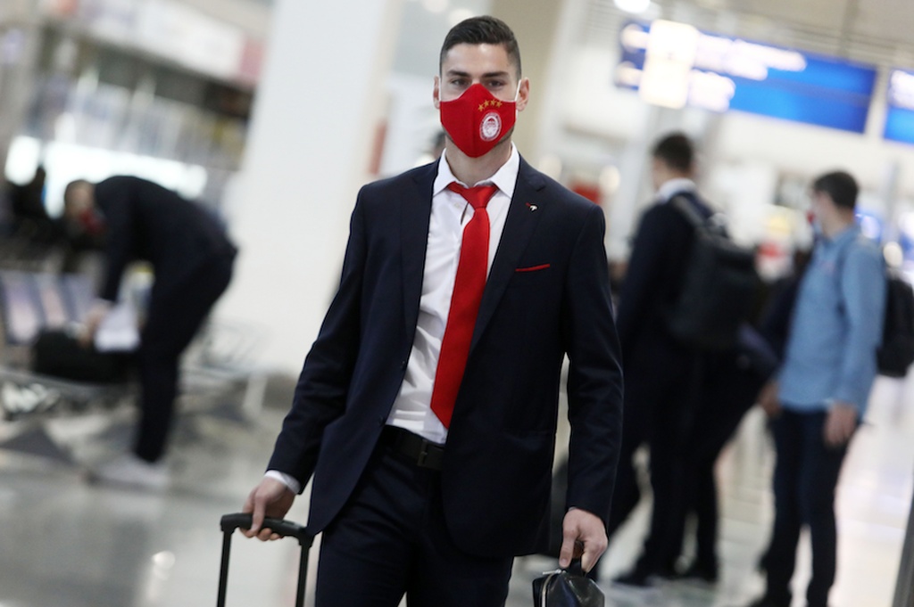 Ολυμπιακός: Αναχώρησαν για Ολλανδία οι «ερυθρόλευκοι» (photos)