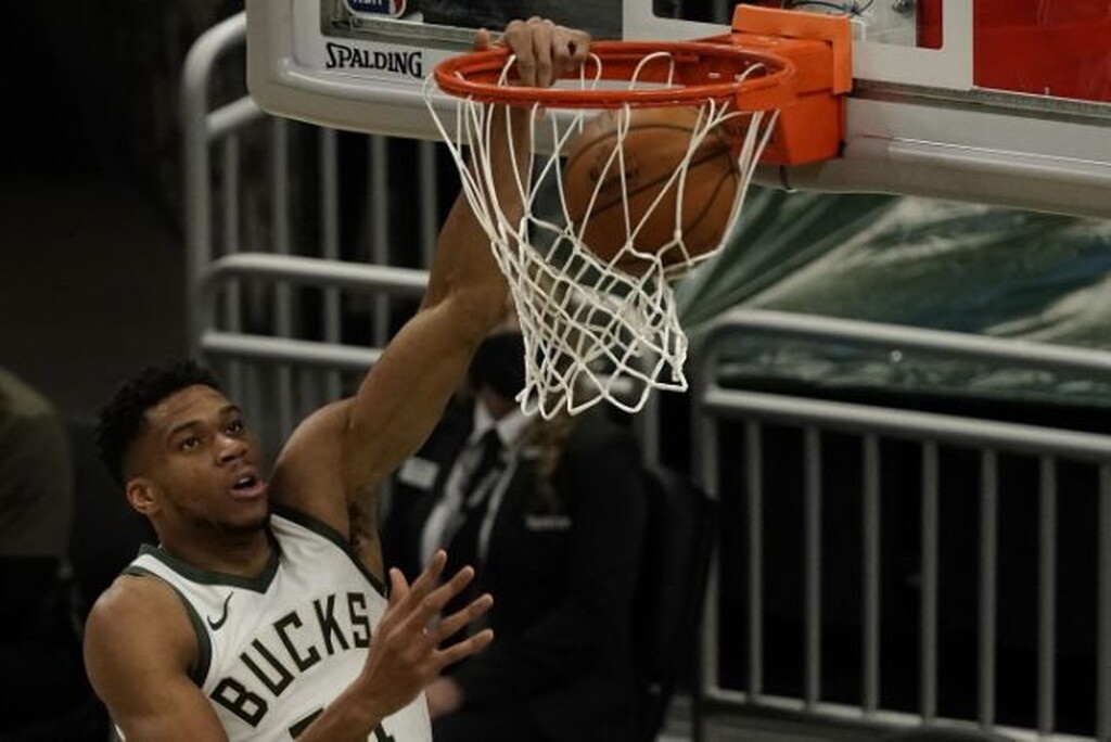NBA: Γράφει ιστορία ο Γιάννης - 5ος σκόρερ στην ιστορία των Μπακς
