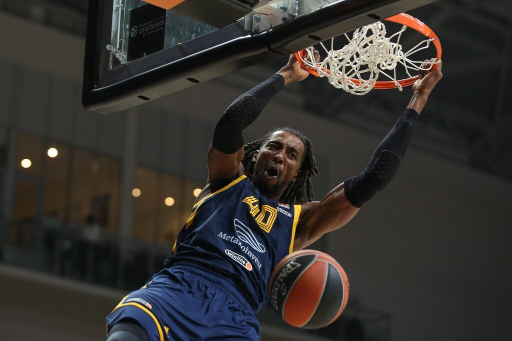 Αρμάνι Μιλάνο: Ανακοίνωσε Έβανς (video)