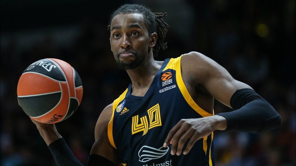 Αρμάνι Μιλάνο: Ανακοίνωσε Έβανς (video)