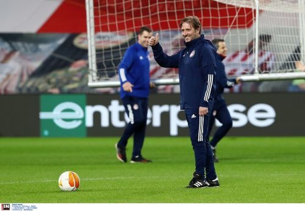 Αϊντχόφεν-Ολυμπιακός: Υποδοχή με ελληνικά και... ορθογραφικό λάθος (photos)