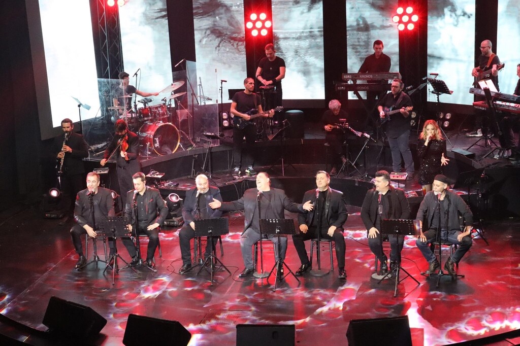 Βασίλης Καρράς - Νίκος Μακρόπουλος: Με μεγάλη επιτυχία η διαδικτυακή τους συναυλία