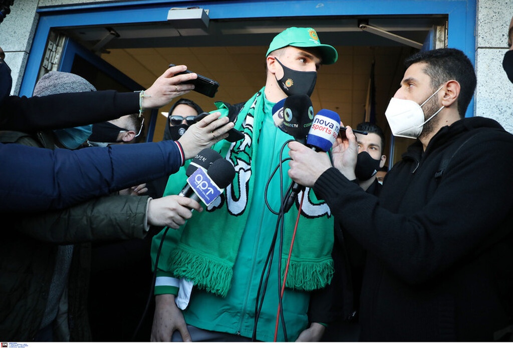 Καρέ καρέ η άφιξη του Χεζόνια στην Ελλάδα