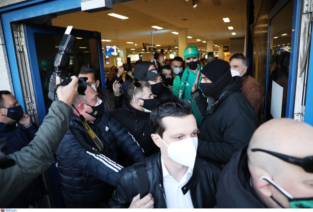 Καρέ καρέ η άφιξη του Χεζόνια στην Ελλάδα