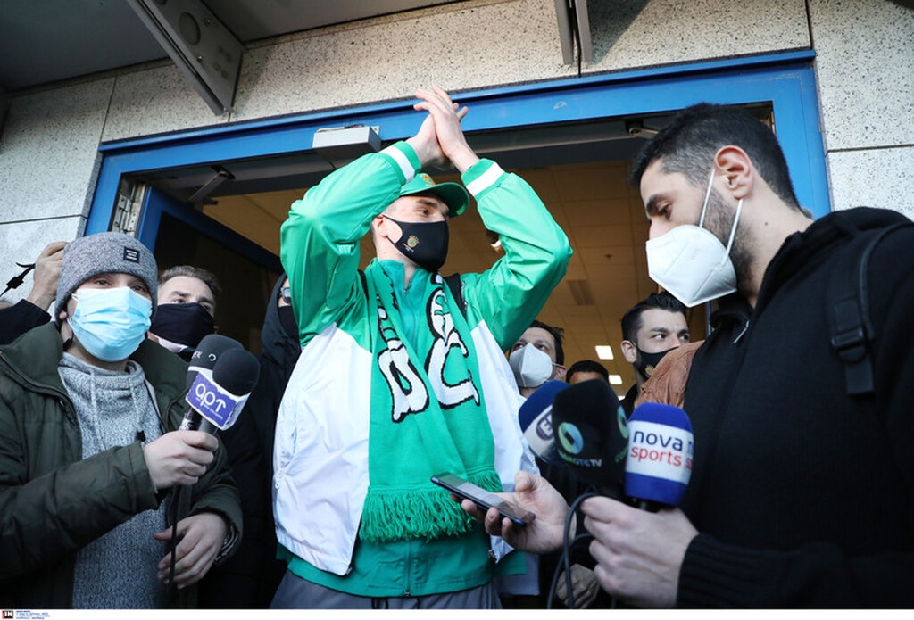 Καρέ καρέ η άφιξη του Χεζόνια στην Ελλάδα