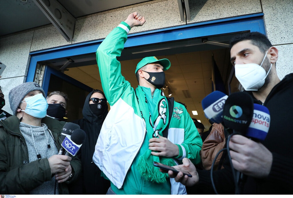 Καρέ καρέ η άφιξη του Χεζόνια στην Ελλάδα